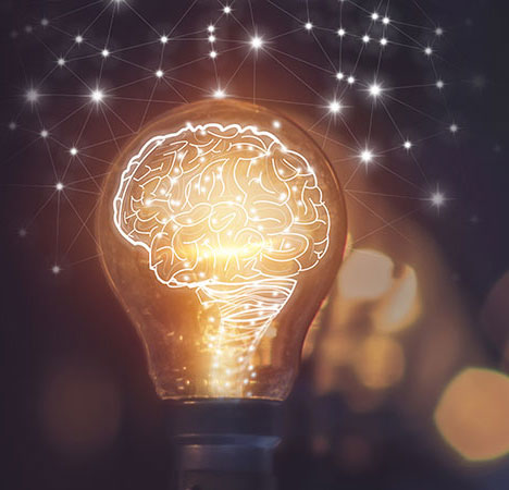 Ein angedeutetes Gehirn leuchtet in einer Glühbirne